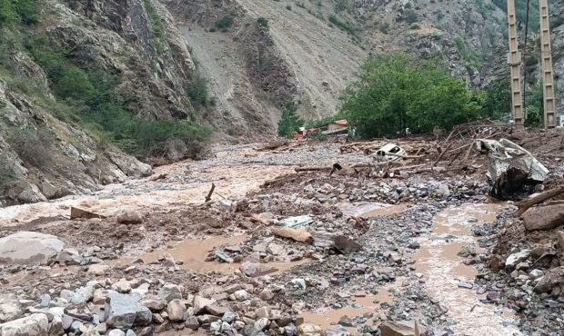 پیگیری آخرین وضعیت مناطق سیل‌زده جاده چالوس توسط آقای مخبر